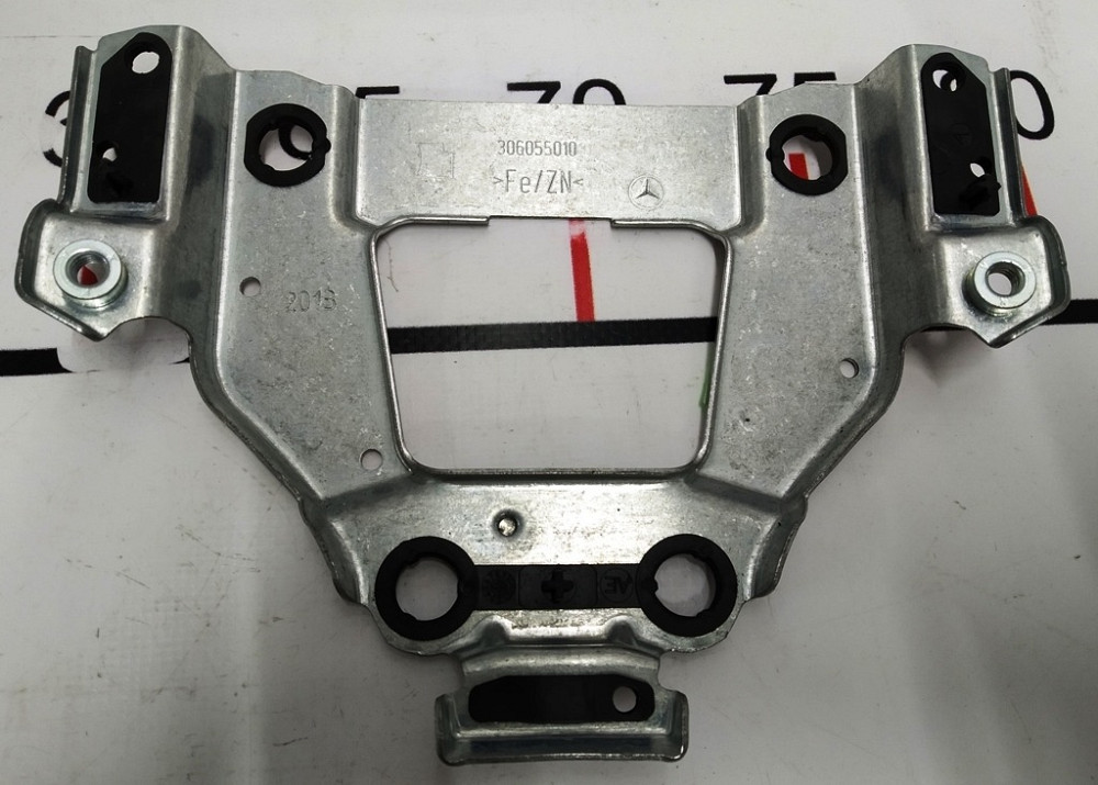 Кронштейн металлический подушки безопасности водителя Tesla model X, S 306055010 Київ - зображення 1