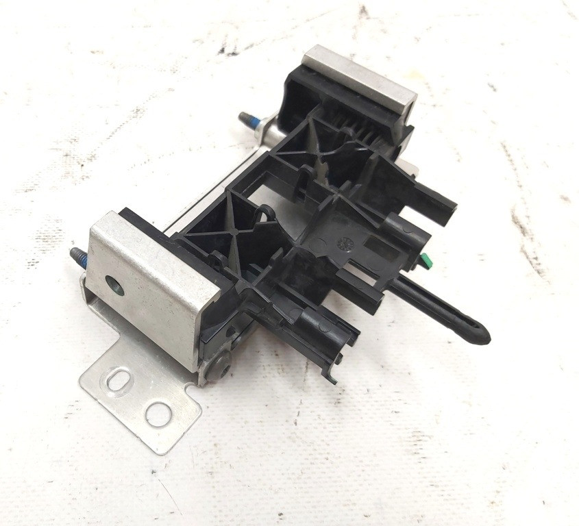 Фиксатор низковольтного разъёма высоковольтной батареи в сборе с кронштейном Tesla model X S REST 10 Київ - зображення 4