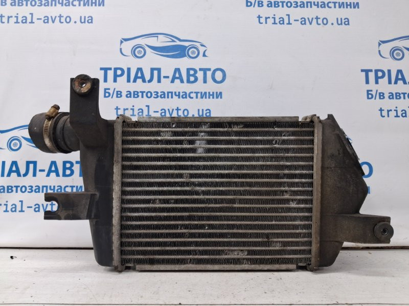Радиатор интеркуллера Mitsubishi L200 KB 2.5 DIESEL 4D56 2006 (б/у) Киев - изображение 1
