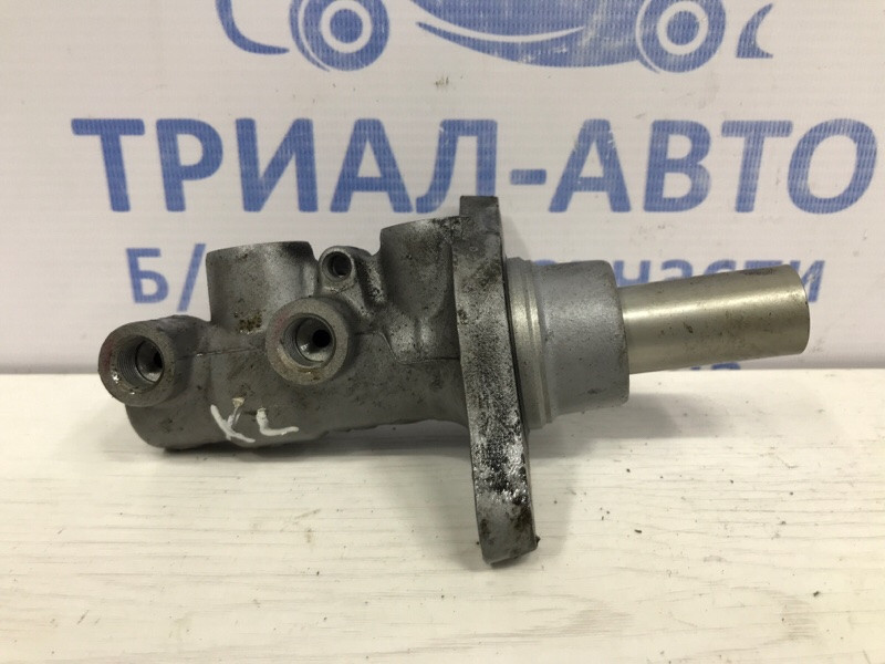 Тормозной цилиндр главный Mitsubishi Outlander XL 2.2 DIESEL 4N14 2007 (б/у) Киев - изображение 1