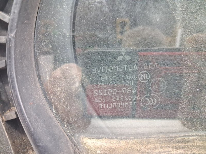 Стекло двери задней правой (форточка) Mitsubishi Lancer 10 1.5 БЕНЗИН 4A91 2007 (б/у) Київ - зображення 4