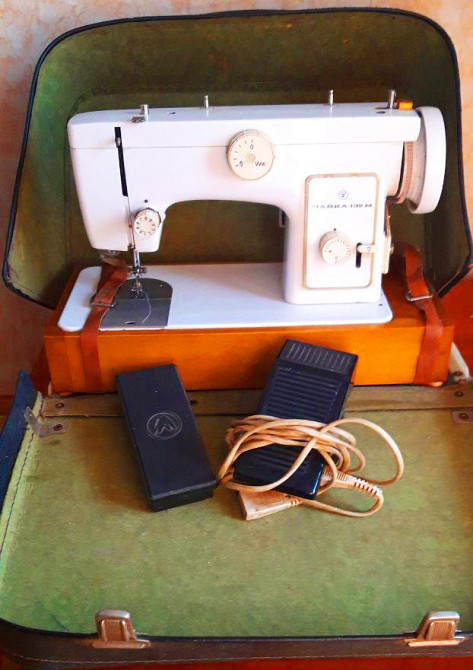 Машинка швейна Чайка 132-М Полтава - зображення 1