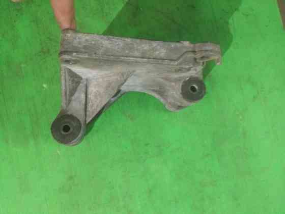 Кронштейн генератора 1715080 БМВ BMW Вінниця