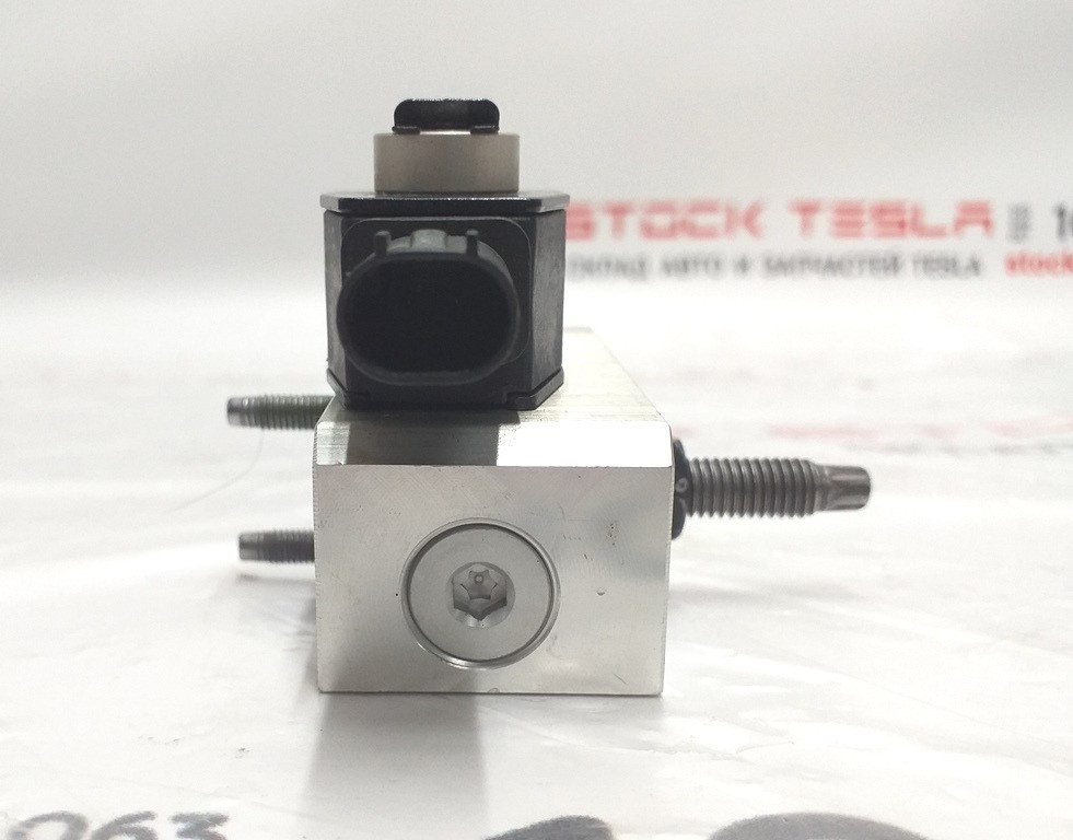 Клапан системы кондиционирования R134A Tesla model 3 1101878-00-A Киев - изображение 3