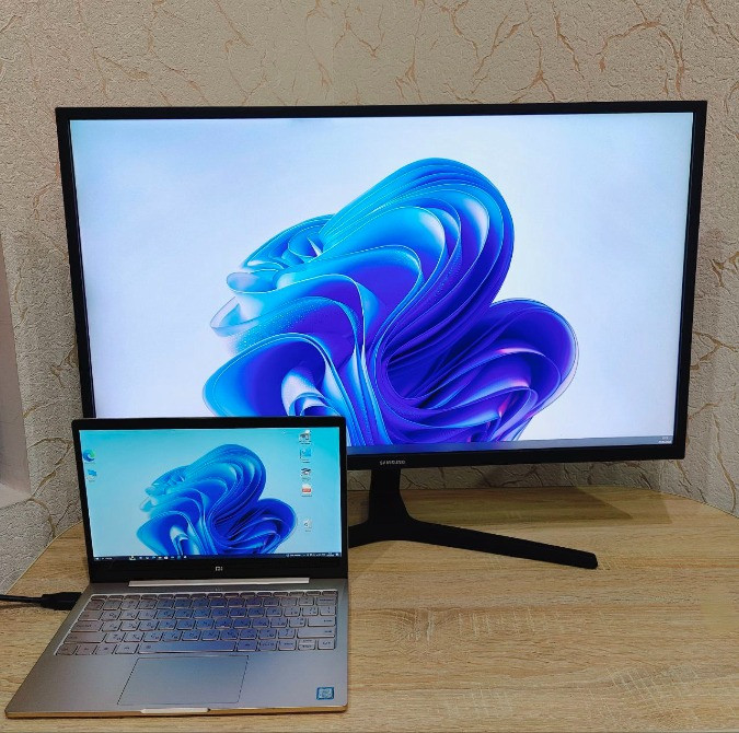 Монітор 32" Samsung U32J590U 3840x2160 4K UltraHD/VA/LED/75Гц/4мс+HDMI Роздільна - зображення 3