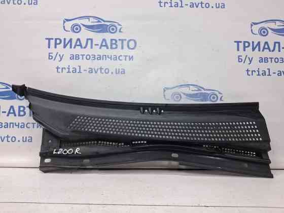 Дефлектор радиатора Mitsubishi L200 KB 2.5 DIESEL 4D56 2006 прав. (б/у) Київ