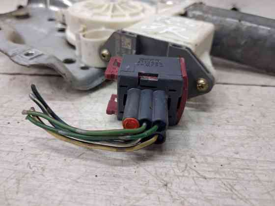 Стеклоподъемник задний правый Toyota Avensis T25 1.8 БЕНЗИН 1ZZFE 2002 (б/у) Киев