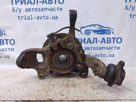 Кулак поворотный правый со ступицей Mitsubishi L200 KB 2.5 ДИЗЕЛЬ 4D56U 2006 (б/у) Київ
