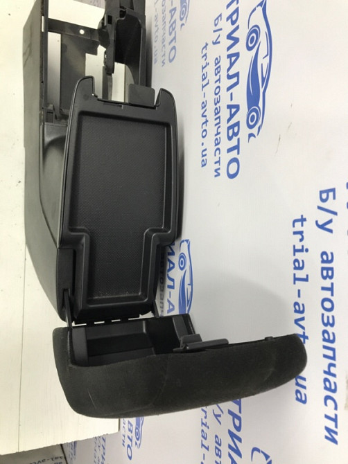 Подлокотник Mitsubishi Outlander CU 2.4 БЕНЗИН 4G69 2003 (б/у) Київ - зображення 6