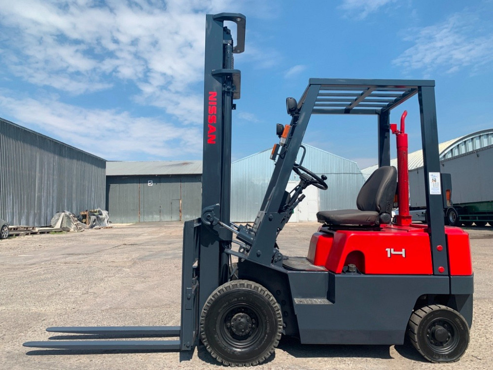 Вилочний бензиновий автонавантажувач Nissan із щоглою на 4 метри Одеса - зображення 1