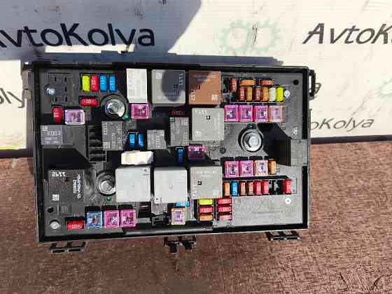 Блок предохранителей Opel Zafira C 2012-2019 (13449212) Ковель