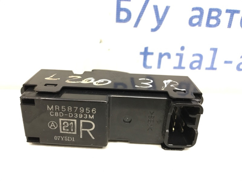 Кнопка стеклоподъемника Mitsubishi L200 KB 2.5 ДИЗЕЛЬ 4D56U 2006 (б/у) Київ - зображення 3