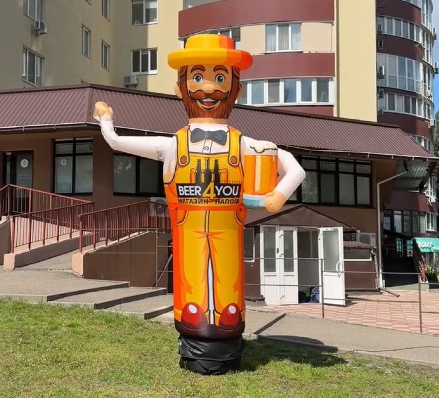 Человек машет на дороге, реклама в месте продаж 340 см Київ - зображення 11