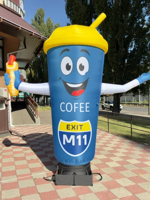 Человек машет на дороге, реклама в месте продаж 340 см Київ - зображення 10