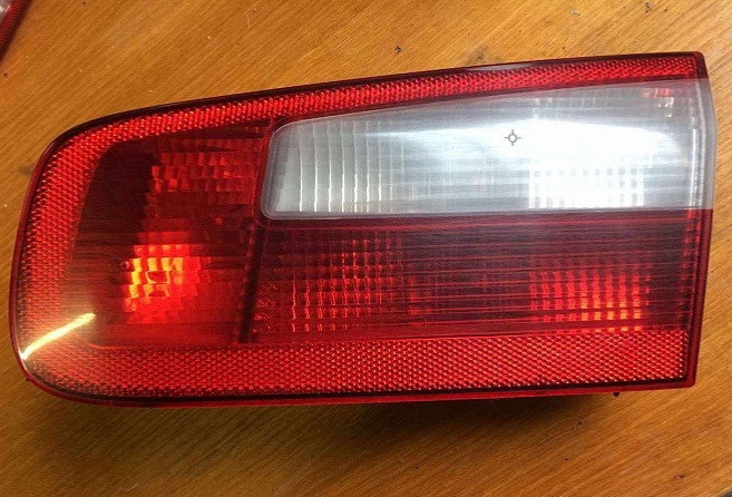 Б/у фонарь задний правый внутренний Renault Laguna 2, 8200002476 , лифтбэк -05г Кропивницький - зображення 1