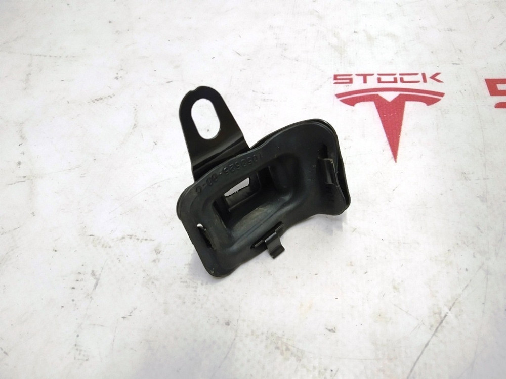 Пыльник тяги привода открытия передней правой двери Tesla model X 1053625-00-C Киев - изображение 2