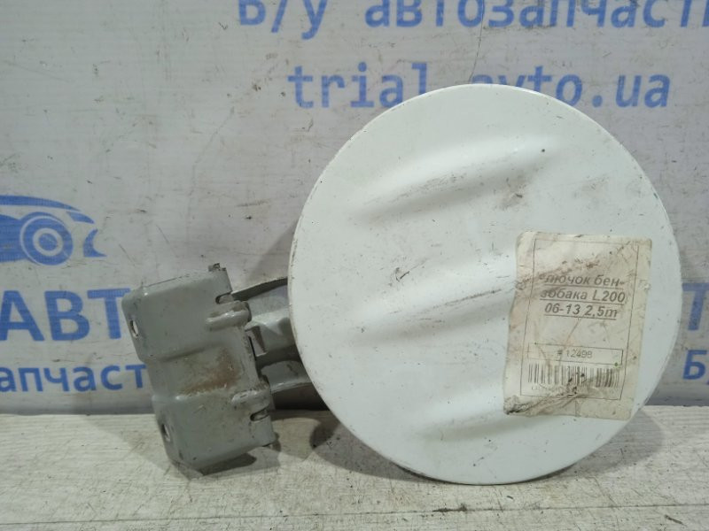 Лючок бака Mitsubishi L200 KB 2.5 ДИЗЕЛЬ 4D56U 2006 (б/у) Киев - изображение 1