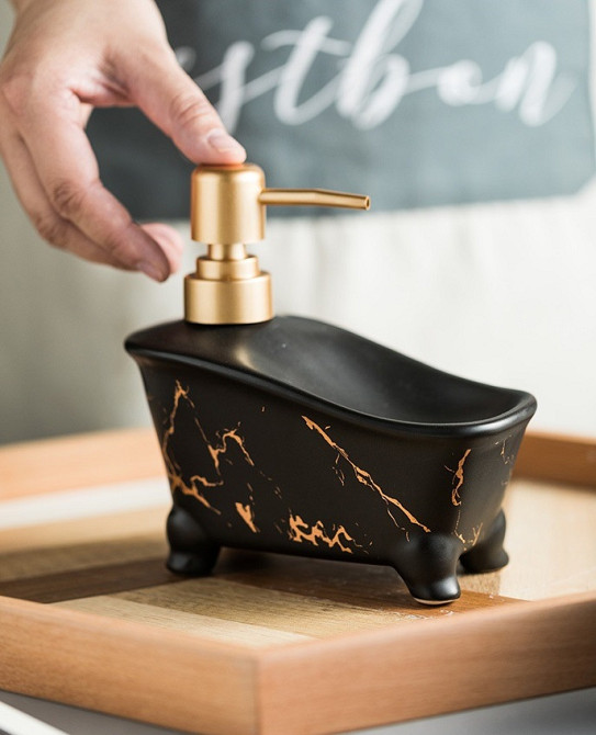 Дозатор для мила з підставкою для мочалки Мармур 11482 350 мл чорний Київ - зображення 1