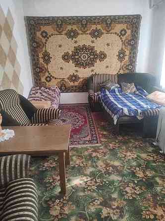 Продаж цегляного дому з ділянкою 9 сот. 2 пов. + гараж Ржищев