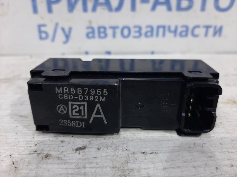Кнопка стеклоподъемника Mitsubishi L200 KB 2.5 ДИЗЕЛЬ 4D56U 2006 (б/у) Київ - зображення 3