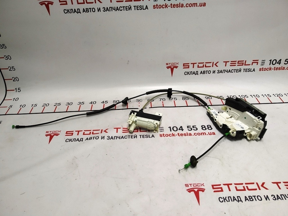 Замок двери передней правой в сборе с механизмом дотяжки Tesla model X 1126200-00-B Київ - зображення 1