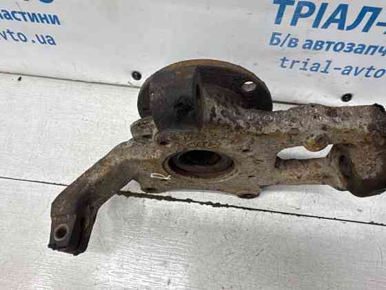 Кулак поворотный правый со ступицей Kia Sorento BL 2.5 DIESEL D4CB 2002 (б/у) Киев