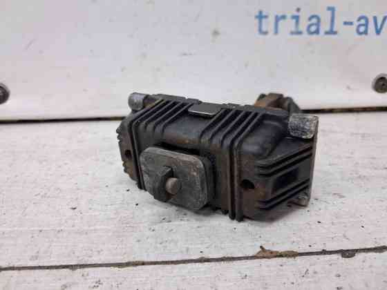 Ограничитель двери передний левый Toyota Avensis 2002-2010 6861005040 (Арт. 71282) Київ