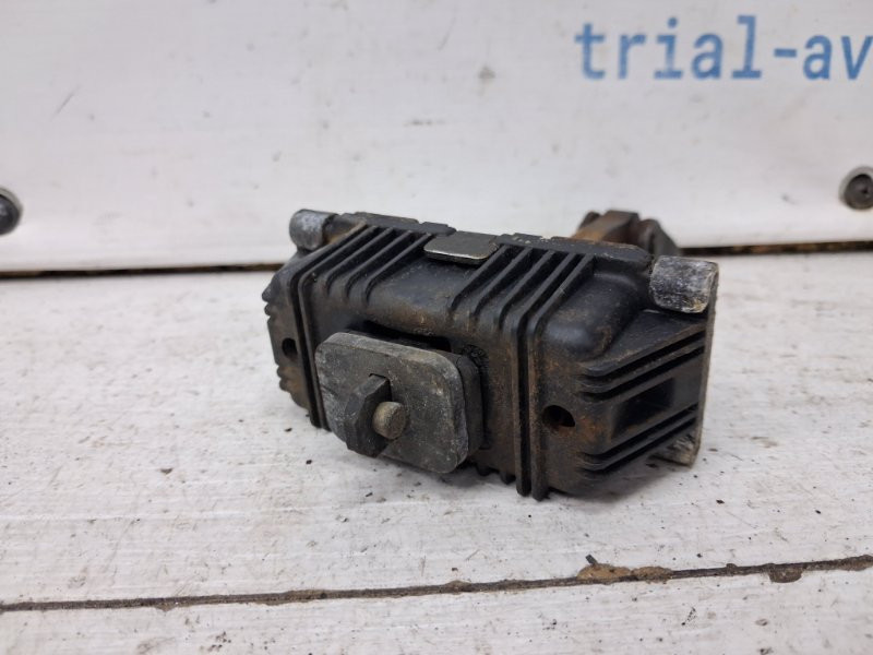 Ограничитель двери передний левый Toyota Avensis T25 2.2 DIESEL 2ADFTV 2002 (б/у) Київ - зображення 2