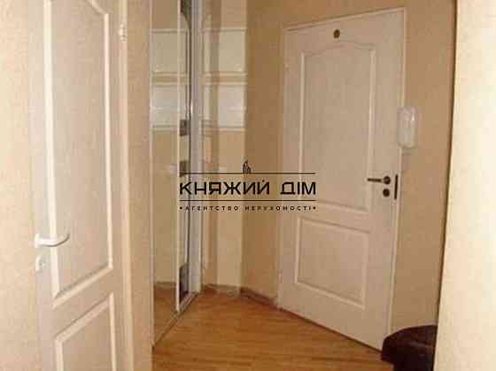 Оренда роздільної 3-х к. квартири на Печерську м. Кловська Арсенальна. № 1132358 Киев