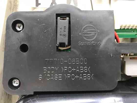 Плафон передний SsangYong Rexton 2006-2012 7771008B02ABJ (Арт. 57074) Київ