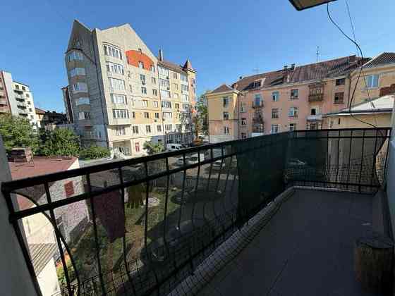 3 кімнатна в центрі біля шкіл та ліцеїв. 82 м². Лепкого. 3-й поверх Івано-Франківськ
