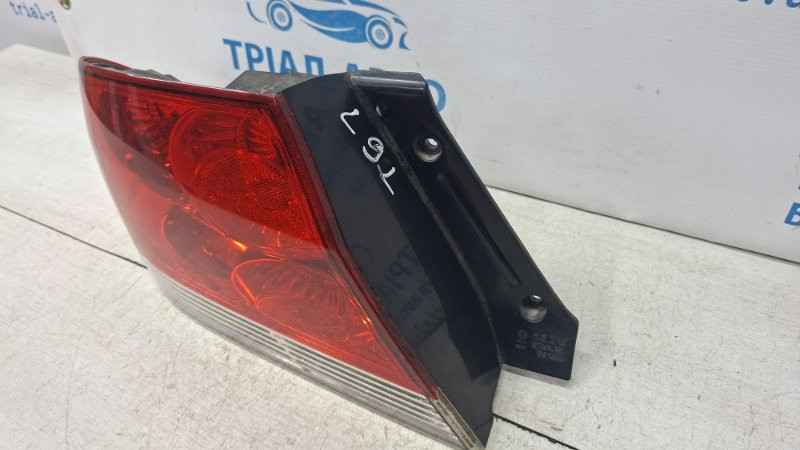Фонарь задний внешний левый Mitsubishi Lancer 9 1.6 БЕНЗИН 4G18 2003 (б/у) Киев - изображение 3