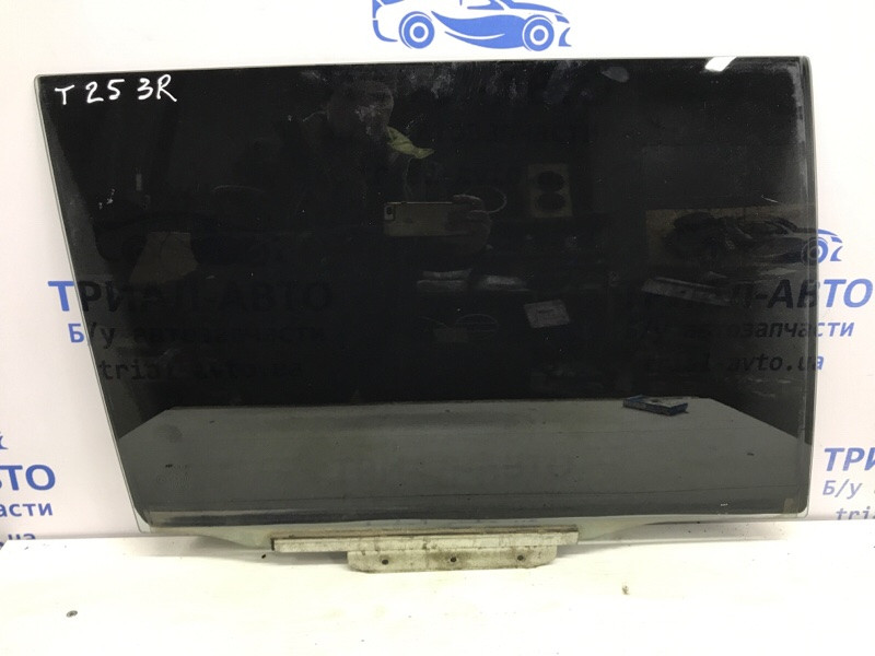 Стекло двери заднее правое Toyota Avensis T25 1.8 БЕНЗИН 1ZZFE 2002 (б/у) Київ - зображення 1