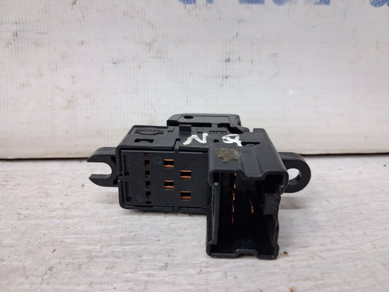 Кнопка стеклоподъемника Nissan Qashqai J10 2.0 БЕНЗИН MR20DE 2006 (б/у) Киев - изображение 2