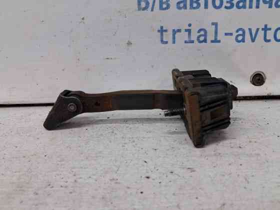 Ограничитель двери передний правый Toyota Avensis 2002-2010 6861005040 (Арт. 71283) Київ