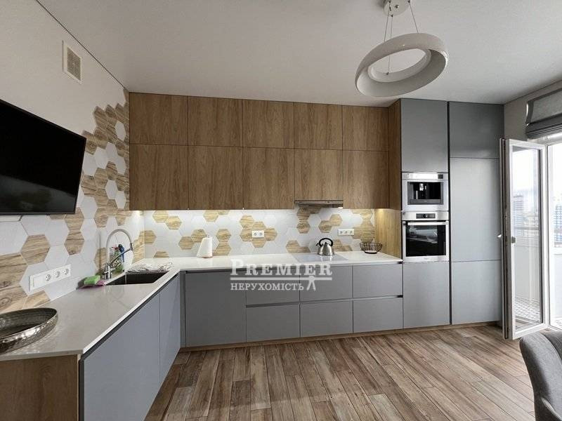 Пропонується до продажу простора трикімнатна квартира загальною площею 97 кв.м. Одеса - зображення 1