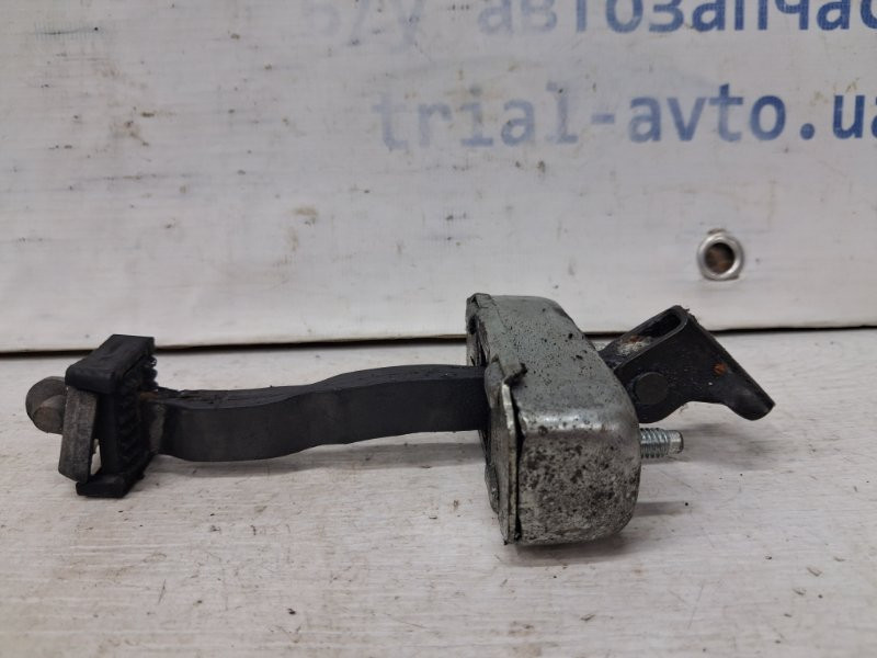 Ограничитель двери передний правый Toyota Prado J120 4.0 1GR-FE 2002 (б/у) Киев - изображение 1