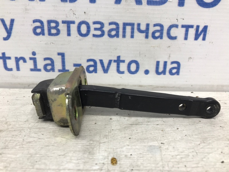 Ограничитель двери передний левый Mitsubishi Pajero Sport K9 2.5 DIESEL 4D56 1996 (б/у) Киев - изображение 1