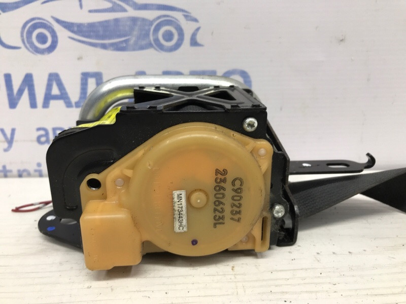 Ремень безопасности передний левый Mitsubishi L200 KB 2.5 ДИЗЕЛЬ 4D56U 2006 (б/у) Київ - зображення 2