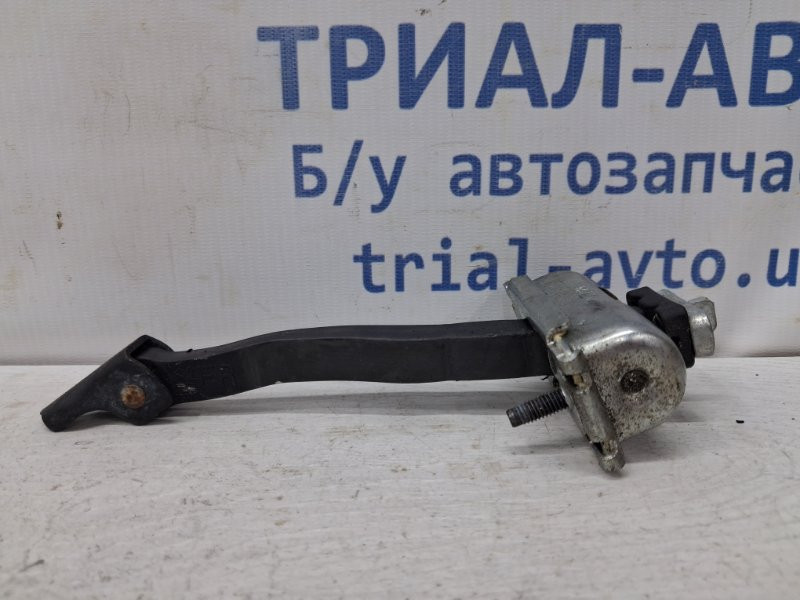 Ограничитель двери передний правый Jeep Cherokee 2013-2019 68103030AD (Арт. 78059) Киев - изображение 1