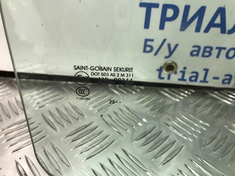 Стекло двери переднее правое Mitsubishi L200 KB 2.5 ДИЗЕЛЬ 4D56U 2006 (б/у) Киев - изображение 4