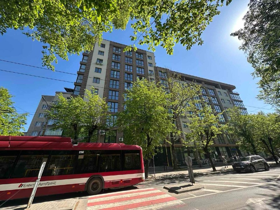 Паркомісце в центрі міста, вул. Богунська,1 . Будинок ВД груп Івано-Франківськ - зображення 3