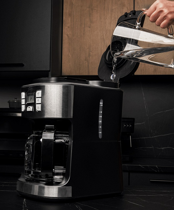 Кофеварка капельная Liberton LCM-2203 950 Вт черная Київ - зображення 3