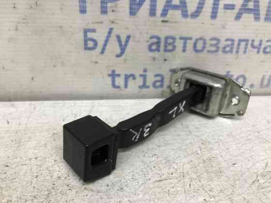 Ограничитель двери задний правый Mitsubishi Outlander XL 2.2 DIESEL 4N14 2007 (б/у) Київ