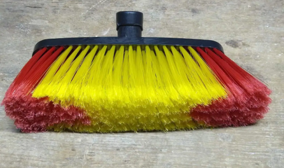 Щетка для мытья автомобиля 17 см с подачей воды Киев