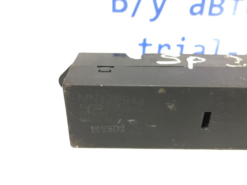 Кнопка стеклоподъемника Mitsubishi Pajero Sport K9 2.5 DIESEL 4D56 1996 (б/у) Київ - зображення 4