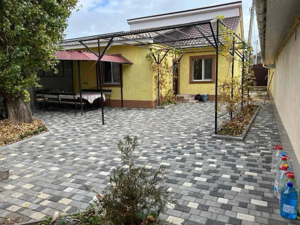 дом на поселке Одеса - зображення 1