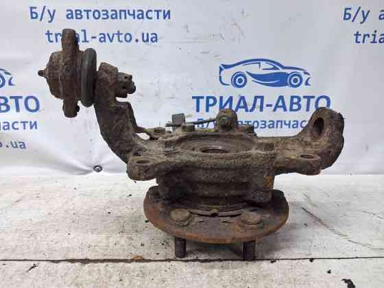 Кулак поворотный левый со ступицей Mitsubishi L200 KB 2.5 ДИЗЕЛЬ 4D56U 2006 (б/у) Київ