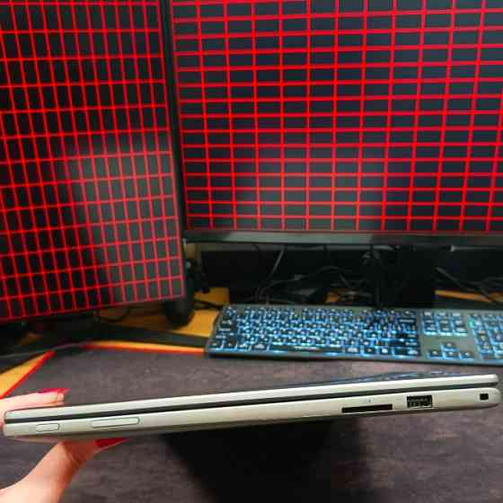 Сенсорний ноутбук-трансформер Dell Inspiron 7579 2-in-1 15.6" IPS Intel Core i5 8/256GB для роботи Киев