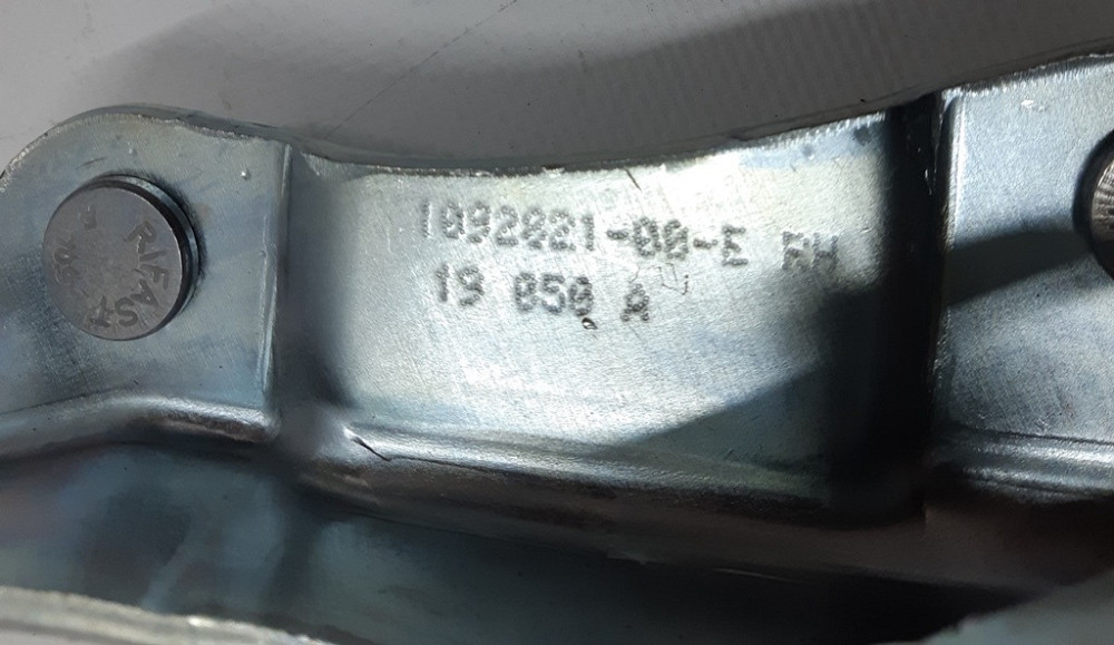 Петля крепления крышки багажника правая NEW Tesla model 3 1092821-00-E Київ - зображення 4